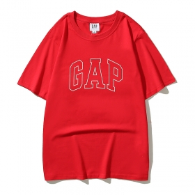Стильная повседневная красного-цвета футболка от бренда GAP