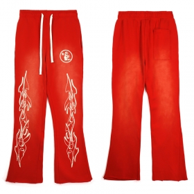 Красные расклешенные брюки в стиле ретро от бренда Hellstar