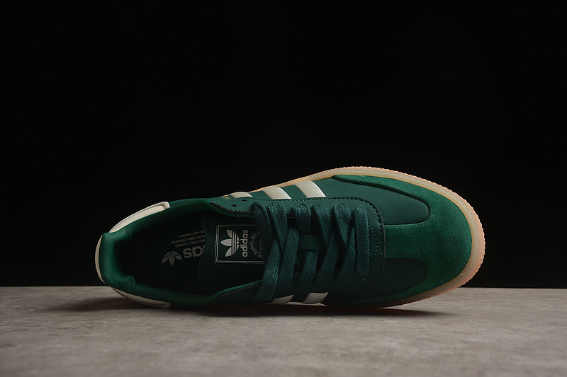 Стильные зелёные кроссовки Adidas Samba с замшевым носком комфортные