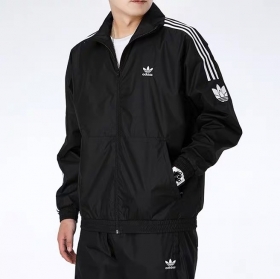 Базовая олимпийка Adidas в черном цвете с лампасами на рукавах