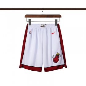 Стильные белого цвета шорты с красными вставками Nike Jordan
