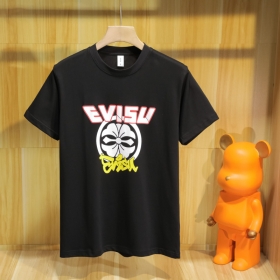 Чёрная повседневная с рисунком футболка Evisu выполнена из хлопка