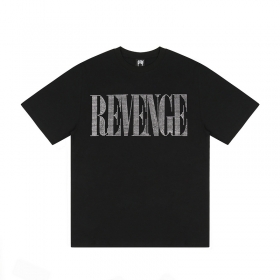 Стильная черная футболка Revenge с логотипом из ярких страз