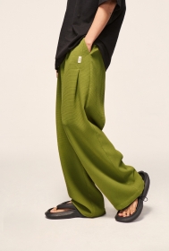 Однотонные штаны  бренда INFLATION цвета хаки-зеленые