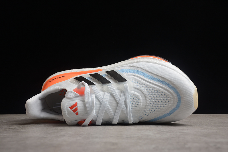 Кроссовки Adidas ULTRA BOOST 23 с амортизацией для бега