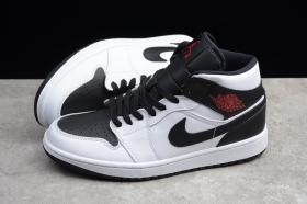 Чёрно-белые кожаные кроссовки Nike Air Jordan 1 Low с красным лого