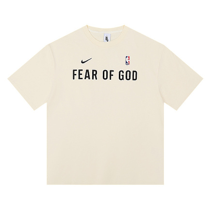 Футболка Nike кремового цвета с логотипом и принтом "Fear of God"