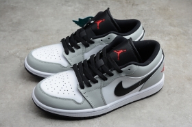 Кеды Nike Air Jordan 1 Low SE из белой и серы кожи с чёрными вставками