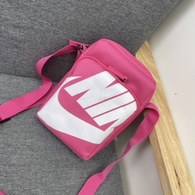 Nike розовая сумка-барсетка с регулируемым ремешком