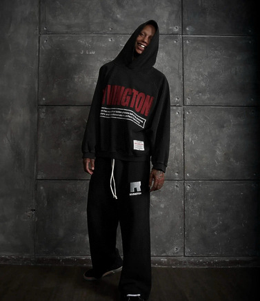 RRR 123 Rivington худи черного цвета с красной надписью на груди