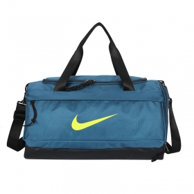 Синяя спортивная сумка Nike выполнена из качественного материала