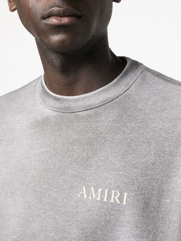 Свитшот Amiri светло-серый с фирменным буквенным логотипом
