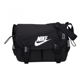 Nike чёрная сумка с регулирующим ремешком по длине