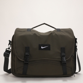 Сумка-рюкзак Nike цвета хаки с регулируемым ремнём пряжкой
