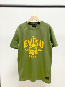 Зелёная футболка Evisu с жёлтым фирменным принтом на груди