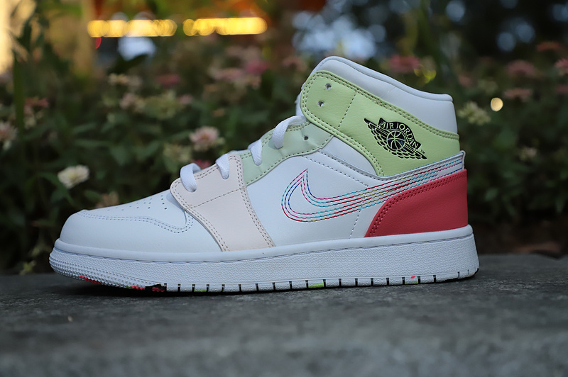 Белые с розовыми и зелеными вставками кроссовки Air Jordan Mid