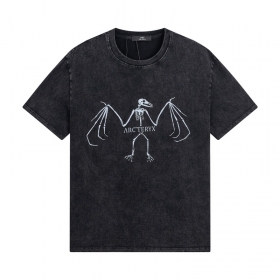Брендовая футболка черного цвета Arcteryx со скелетом