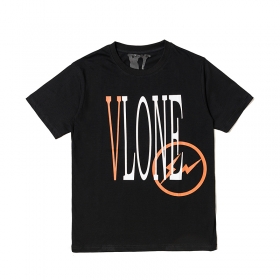 Чёрная футболка VLONE с оранжевым логотипом и принтом