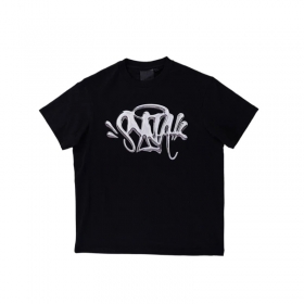 Базовая от Syna World чёрная с круглым вырезом и надписью футболка