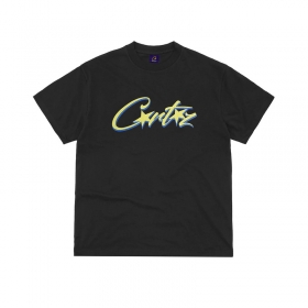 Трендовая от бренда Corteiz футболка чёрная выполнена из хлопка