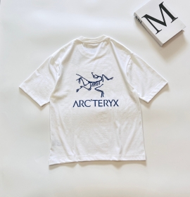 Белая хлопковая футболка Arcteryx с большим логотипом бренда сзади