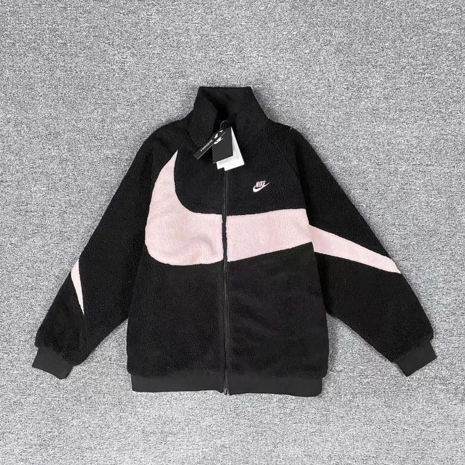 Чёрно-розовая шерпа-куртка Nike без капюшона с высоким воротом