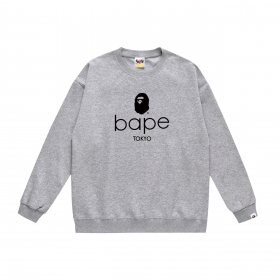 Серый хлопковый свитшот с названием бренда Bape на груди