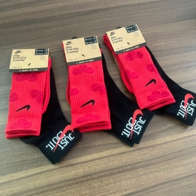Nike красные и чёрные носки из 2 пар в комплекте короткие и высокие