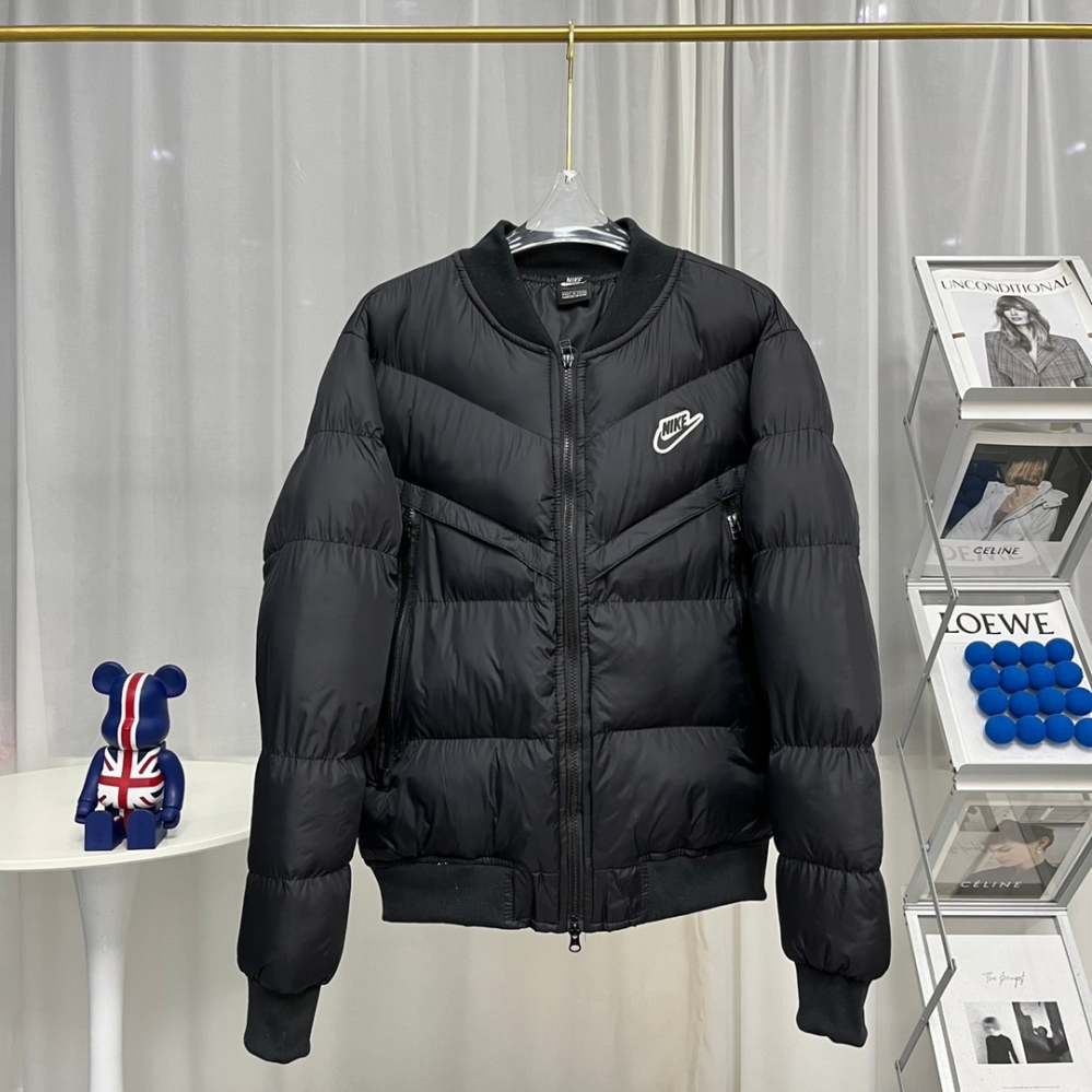Чёрная дутая куртка Nike Swoosh с резинкой на поясе и рукаве