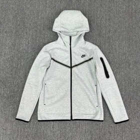 Зип-худи Nike Tech Fleece серое с карманом на рукаве и двойной молнией