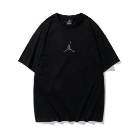 Черная хлопковая футболка Jordan с серой брендовой печатью