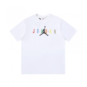 Свободного кроя белая футболка от Jordan с разноцветной надписью