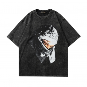 Черная хлопковая футболка Onese7en с изображением мужчины в балаклаве
