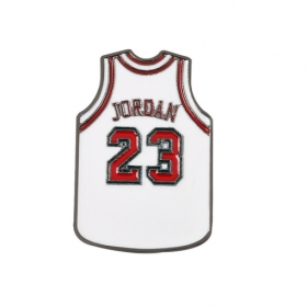 Металлический значок с эмалированным покрытием "Майка Jordan 23" белый
