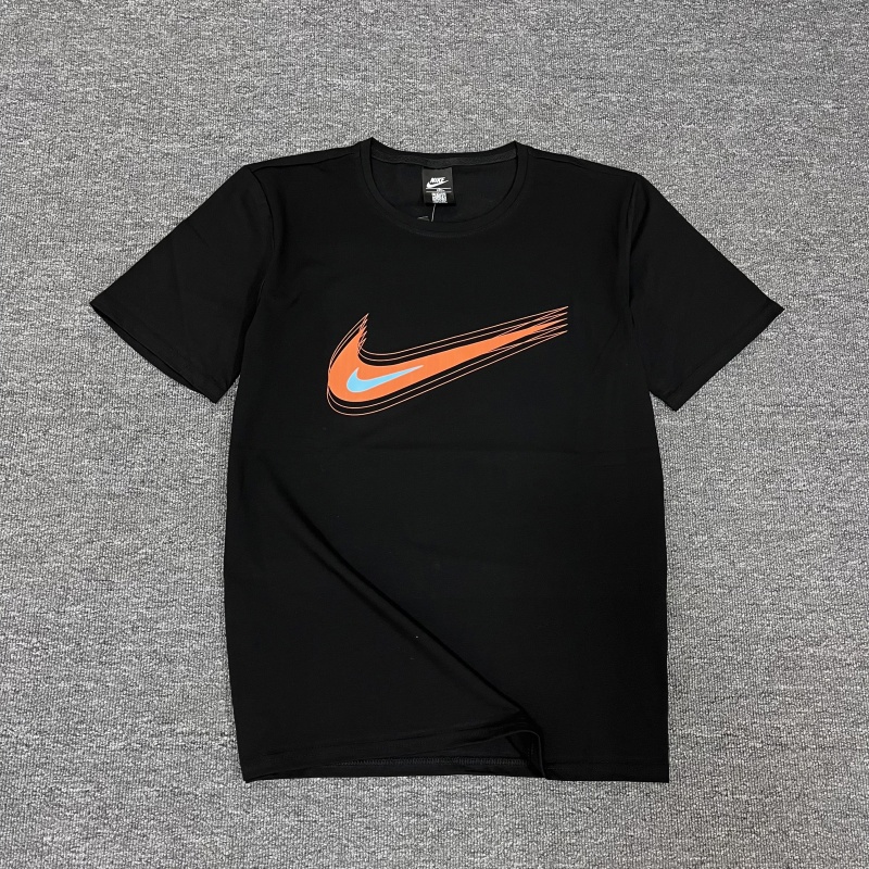 Чёрная футболка Nike с коротким рукавом и принтом на груди