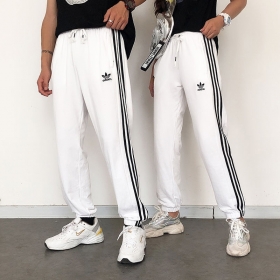 Трикотажные белые спортивки Adidas с боковыми карманами