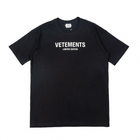 Повседневная Vetements чёрная свободного фасона футболка
