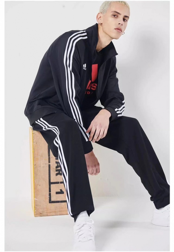 Удобный чёрный Adidas спортивный костюм с толстовкой на молнии