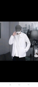Белого цвета Nike ветровка с капюшоном и карманами