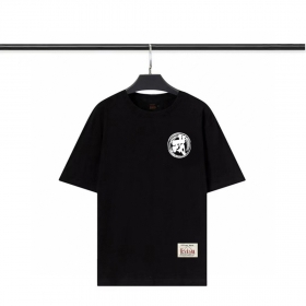 Чёрная с фирменным лого и принтом в стиле "Аниме" футболка от Evisu