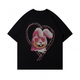 Черная футболка от HYZ THIRTY с принтом влюбленного розового кролика