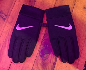 Перчатки Nike с фирменным принтом анти-скользящим покрытием
