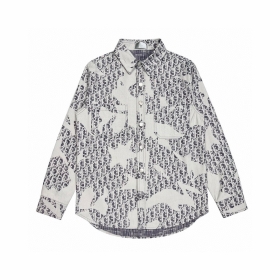 В светло-бежевом цвете рубашка Dior с брендовым орнаментом