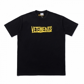 Унисекс черная хлопковая футболка VETEMENTS WEAR с желтым текстом