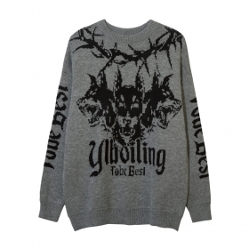 С принтом и надписью в готическом стиле серый свитер бренда YL BOILING