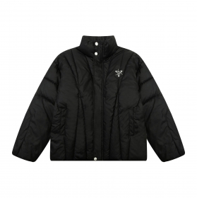 Стеганая черная куртка от бренда AAST с высоким воротником-стойкой