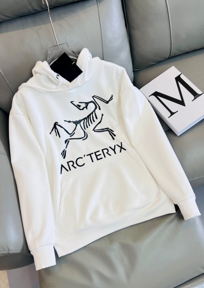 Белое худи Arcteryx с большим логотипом спереди