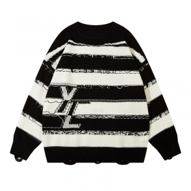 Полосатый черно-белый свитер YL BOILING со спущенной плечевой линией