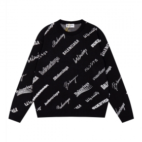 Запоминающийся Balenciaga свитер черный с белыми надписями