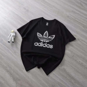 Классическая чёрная футболка с фирменным логотипом на груди Adidas